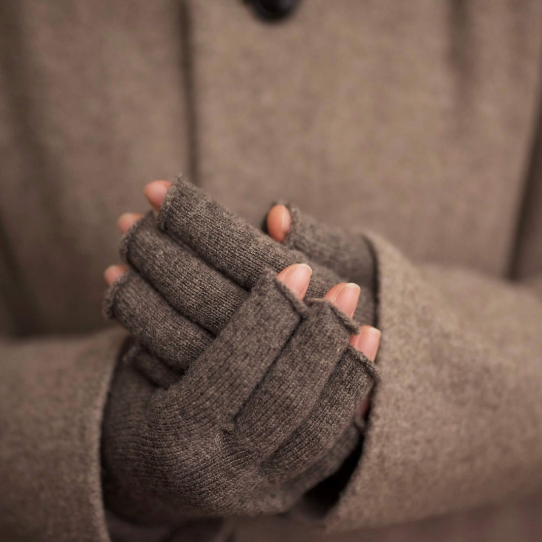 Nishiguchi Kitsushita: Teni Merino Wool Fingerless Gloves