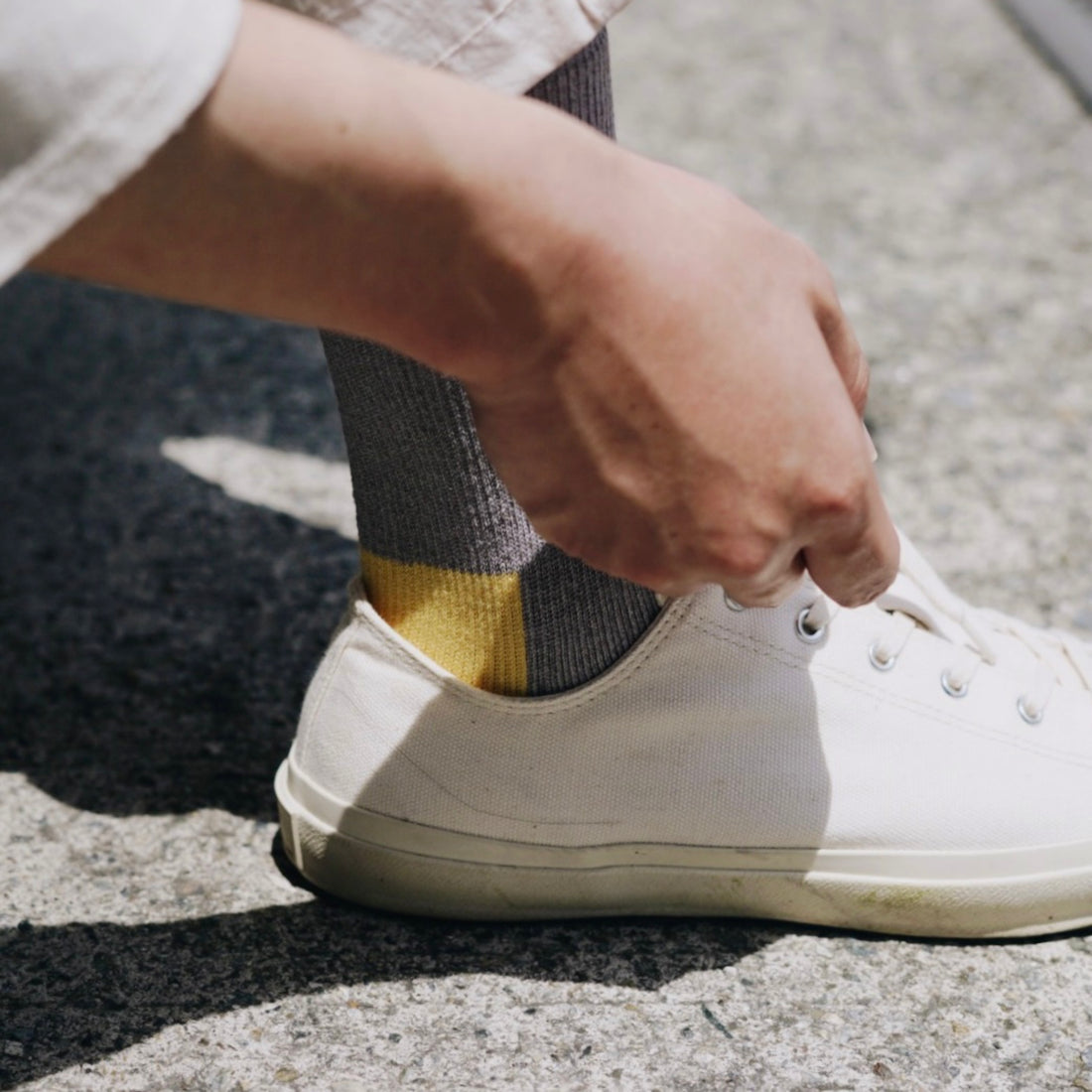 Nishiguchi Kutsushita Wool Pile Trail Socks - Grey and Yellow