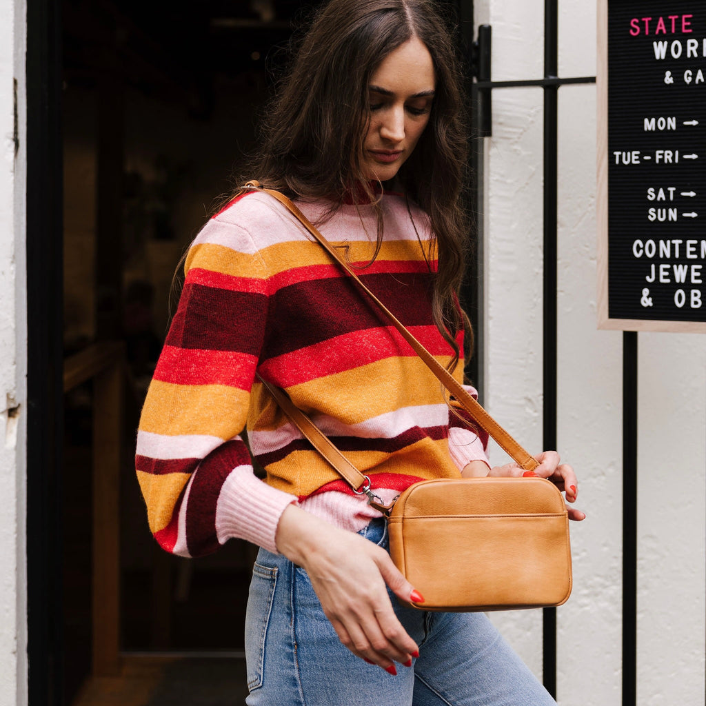 Dusky Robin Head in The Clouds Bag