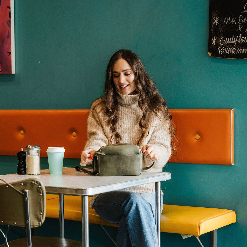 Dusky Robin Head in The Clouds Bag