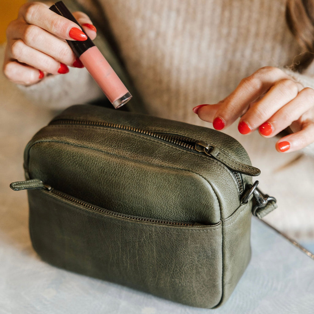 Dusky Robin Head in The Clouds Bag