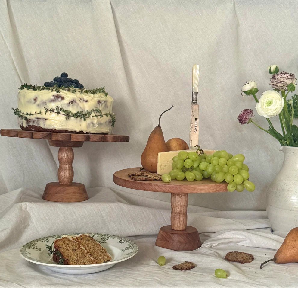 Ivy Alice Scallop Cake Stand