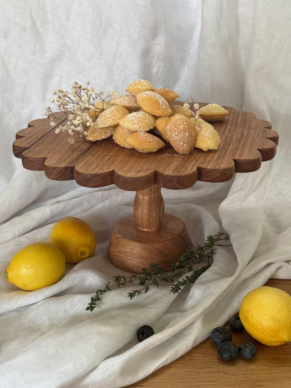 Ivy Alice Scallop Cake Stand