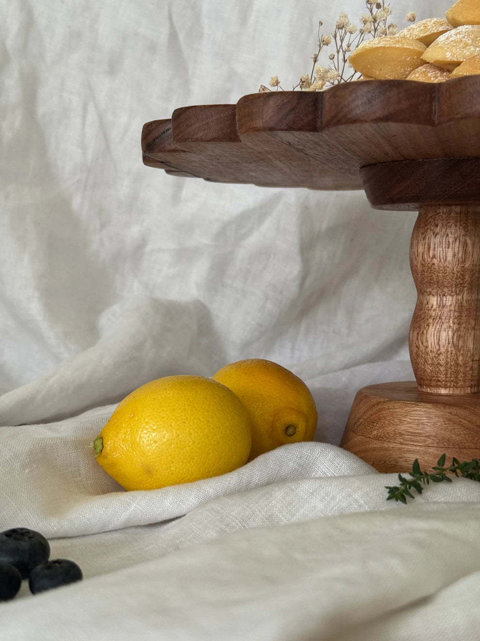 Ivy Alice Scallop Cake Stand