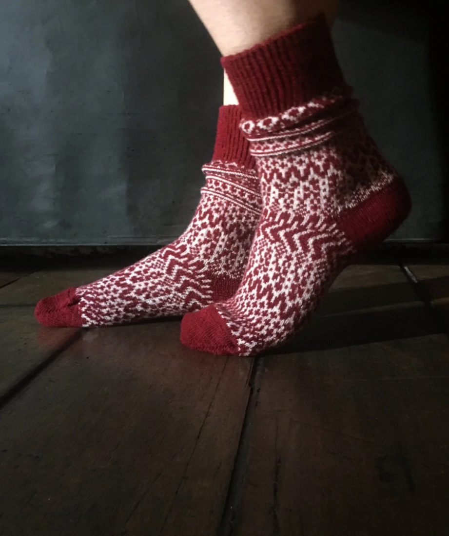 Nishiguchi Kutsushita Oslo Wool Socks - Wine and Vanilla