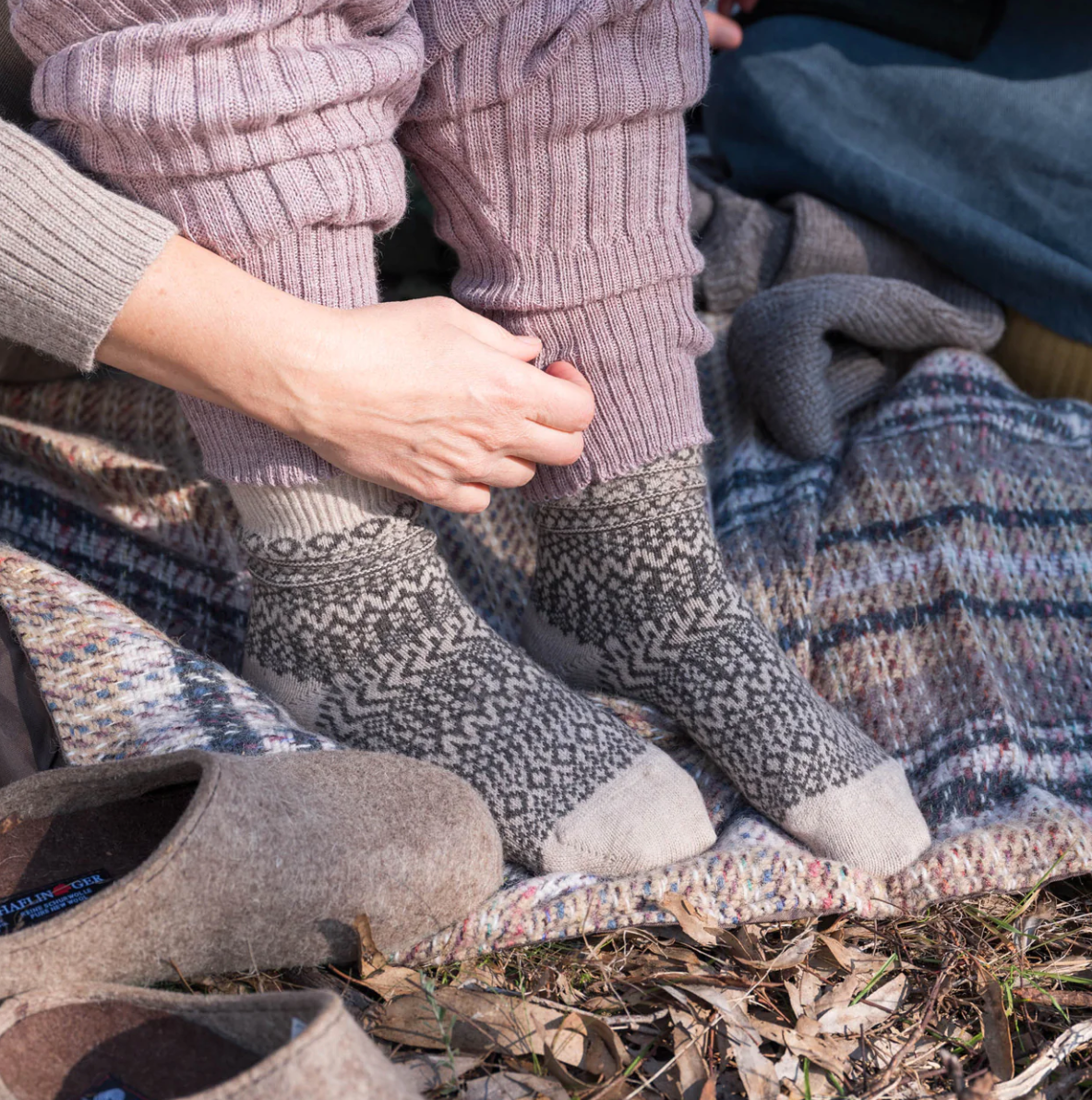 Nishiguchi Kutsushita Oslo Wool Socks - Grey and Vanilla
