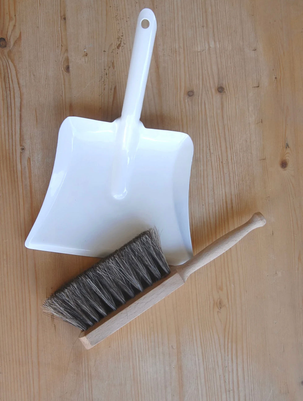 Heaven In Earth Children's Brush & Dustpan Set