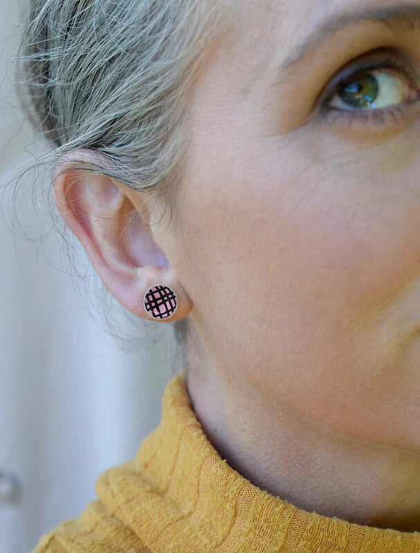 Kitty Came Home - Crosshatch Pink Studs
