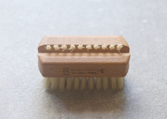 Heaven In Earth Travel Nail Brush
