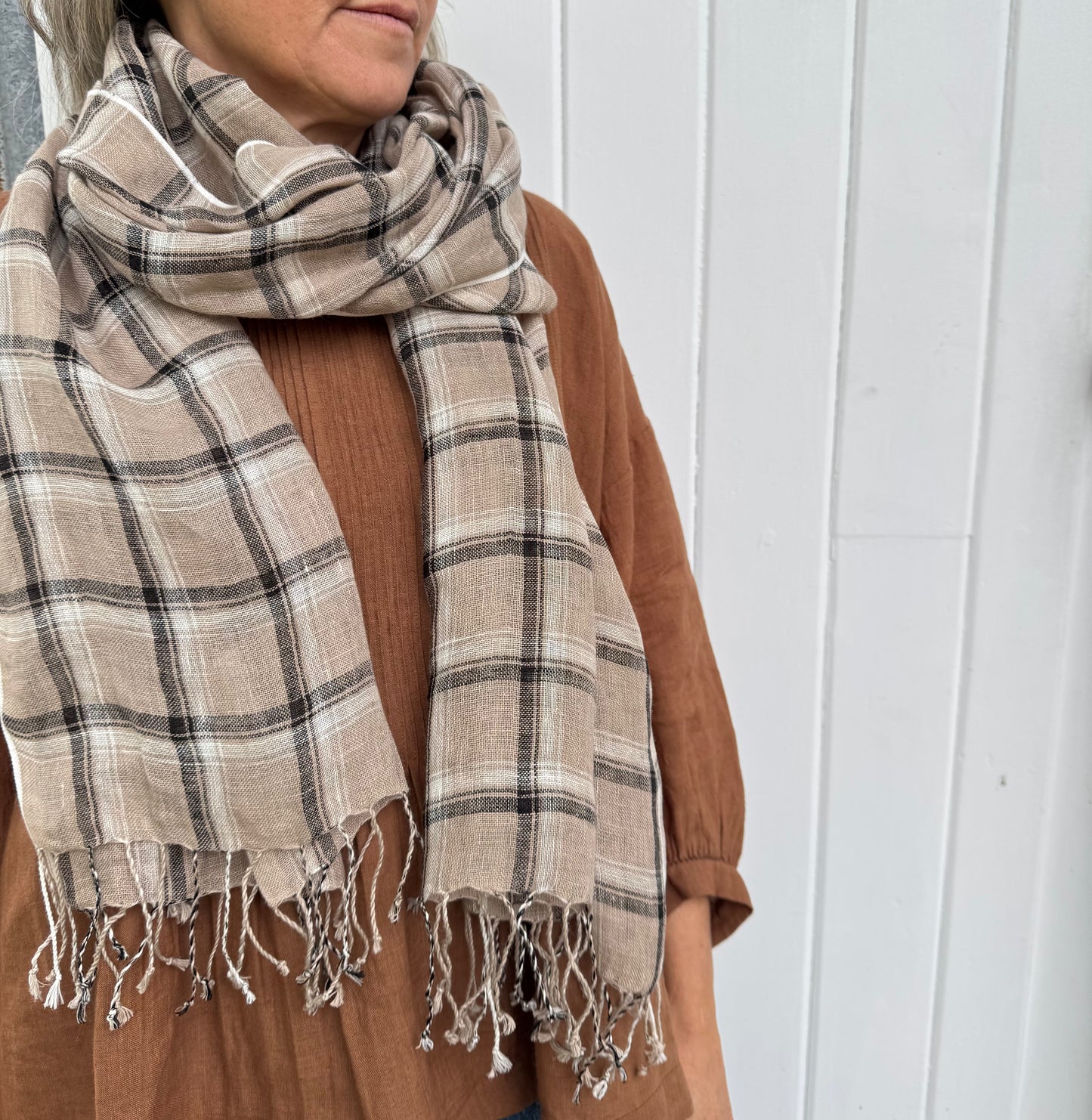 DVE Handwoven Linen Scarf - Check