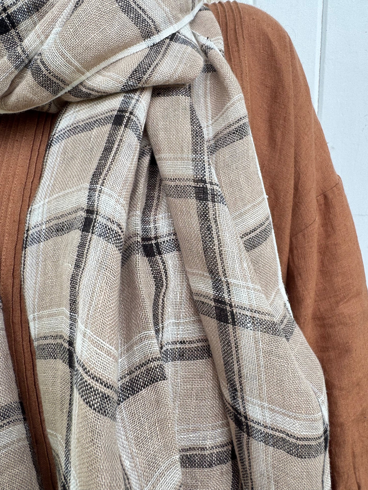 DVE Handwoven Linen Scarf - Check