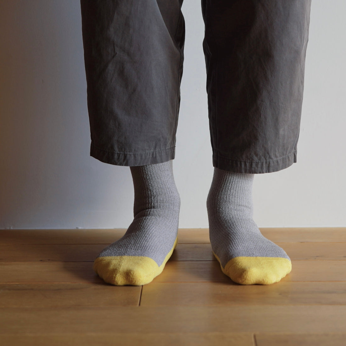 Nishiguchi Kutsushita Wool Pile Trail Socks - Grey and Yellow