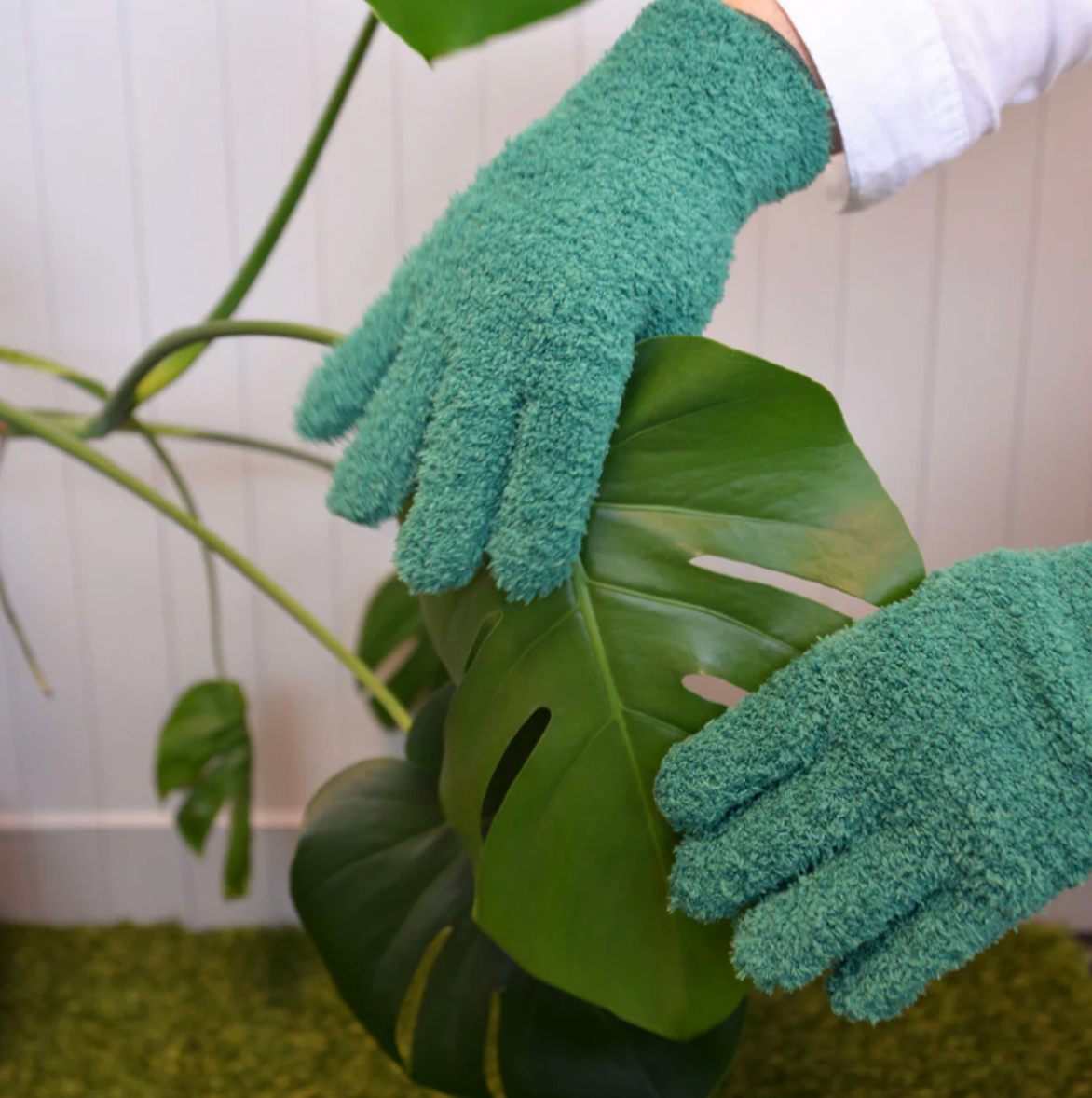 Microfibre Leaf cleaning glove