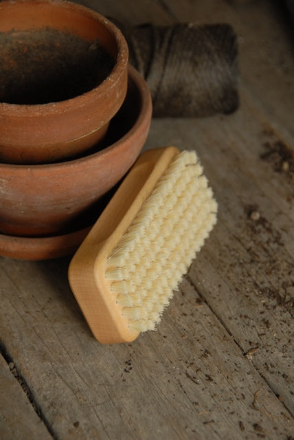 Heaven In Earth Gardener's or mechanic's Nail Brush